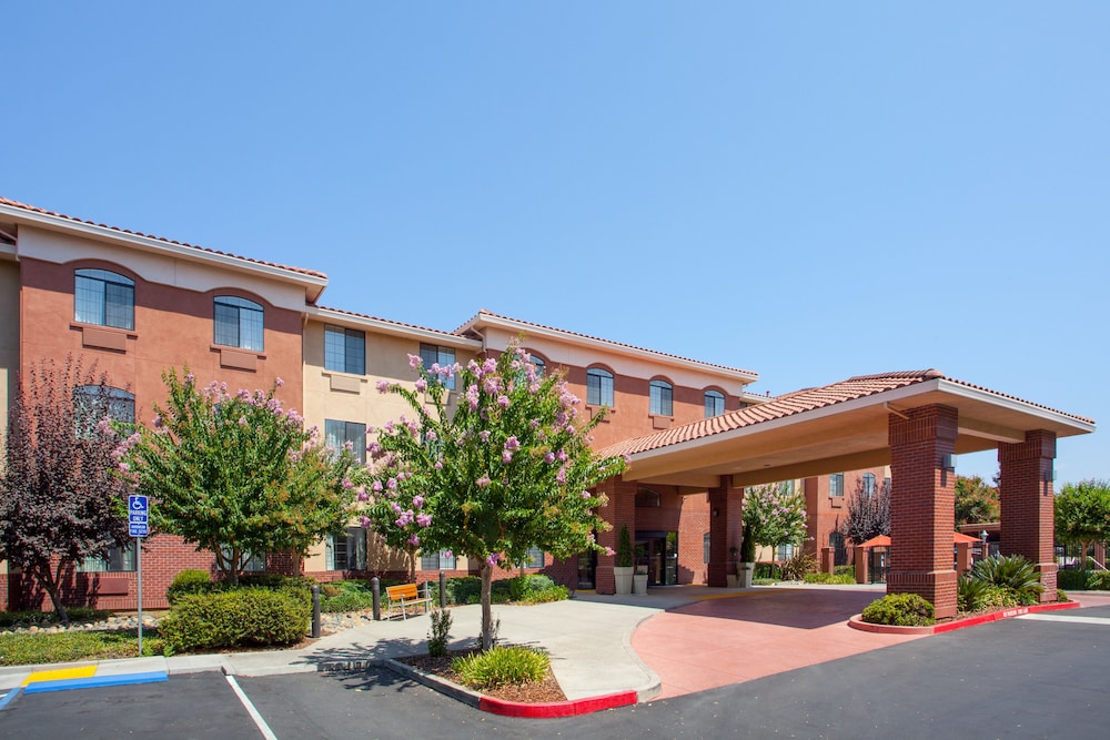 Holiday Inn Express Suites Davis University Area - photo 59