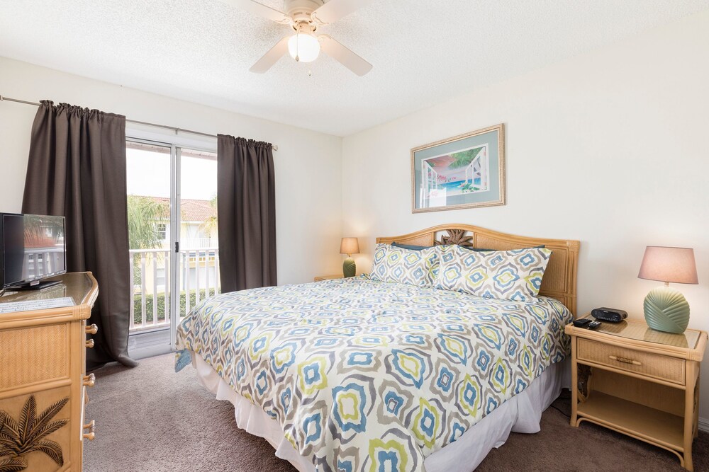 Family Getaway Townhome at Lake Berkley 15min to Disney - photo 3