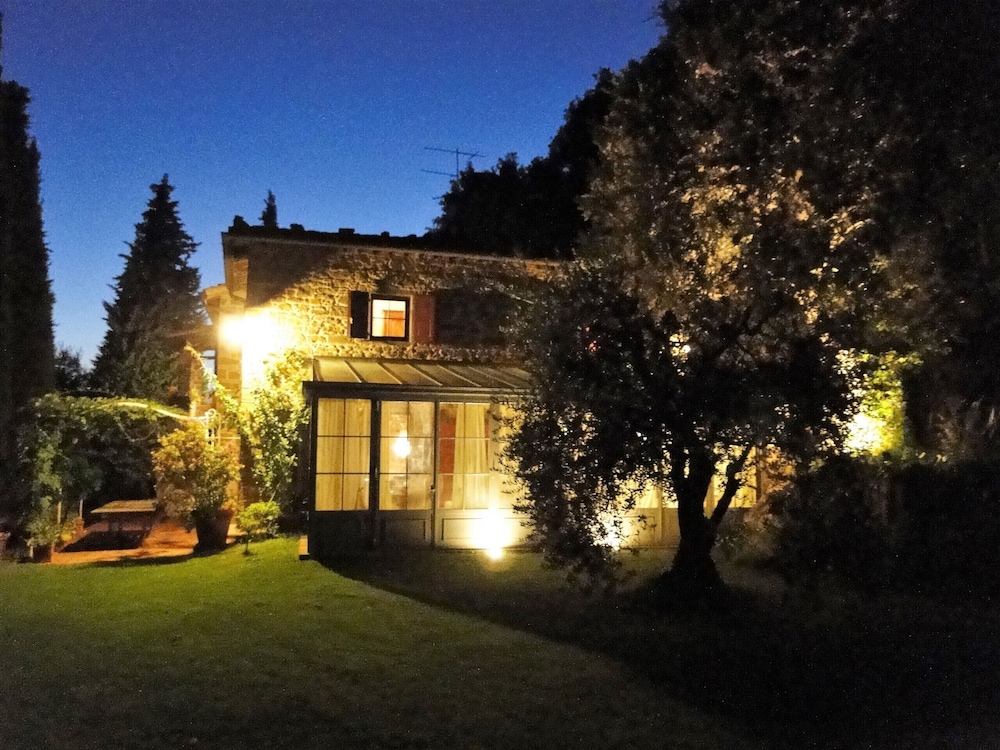 Exclusive Tuscany Villa — 4-Star Luxury Hotel in Civitella In Val Di Chiana, Italy