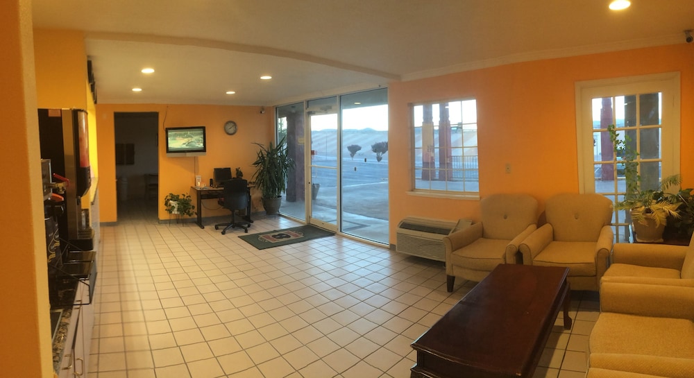 Super 8 by Wyndham Van Horn - photo 2