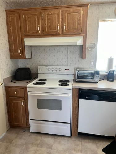 Death Valley PrairieFire 3bd 2ba Home w Kitchen