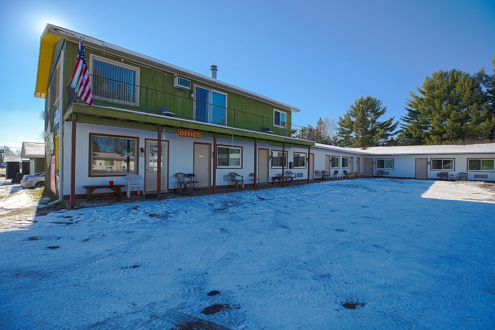 Love Hotels Tomahawk by OYO at Lake Mohawksin WI - photo 33
