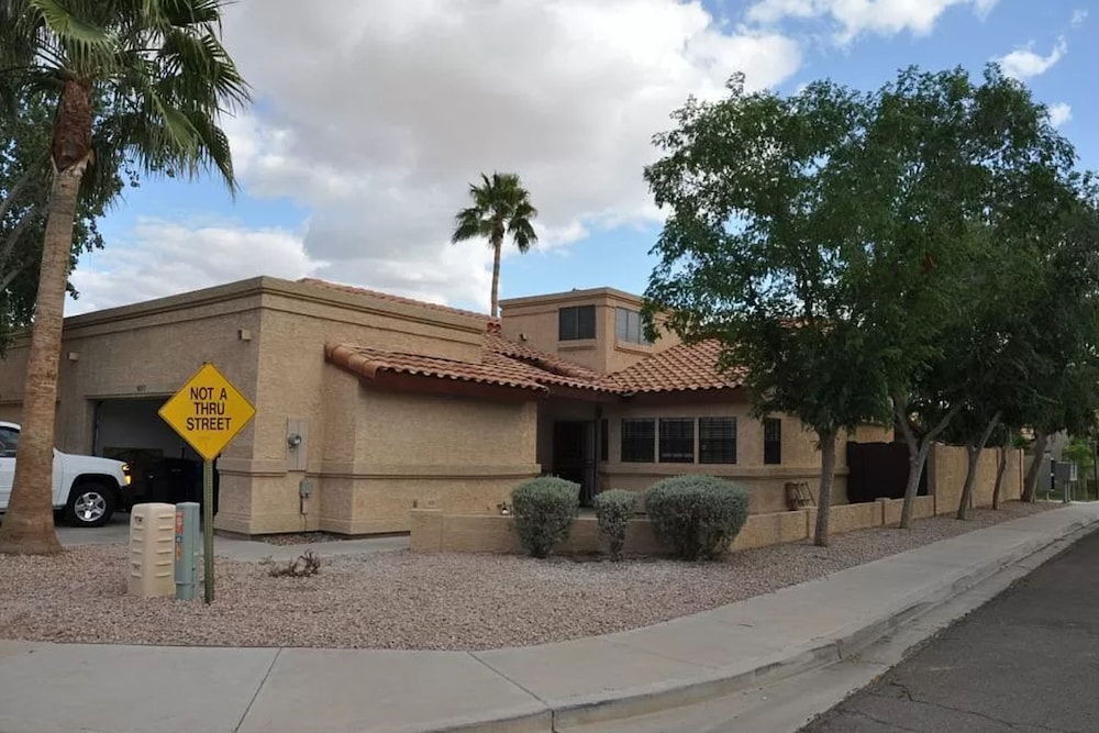Charming 2BR 2BA by BlueBarrelHomes - photo 20