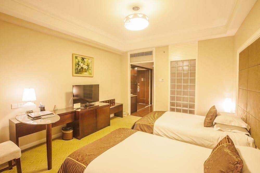 Li Tian — hotel in Qingdao