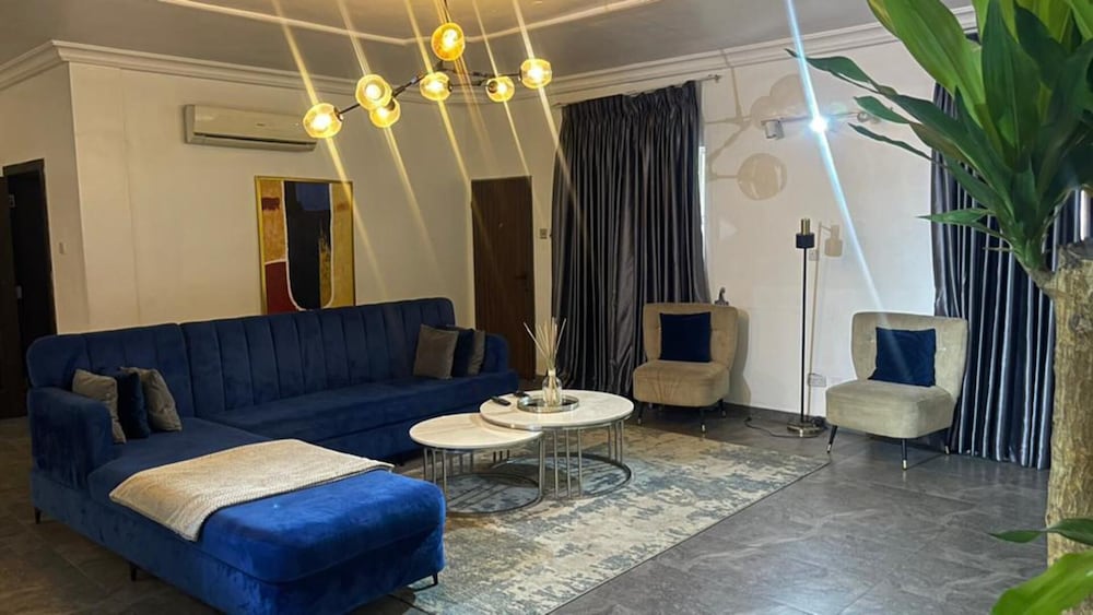 Charming and Spacious 3 Bed in Lekki Phase1 — 4-Star Luxury Hotel in Epe, Nigeria
