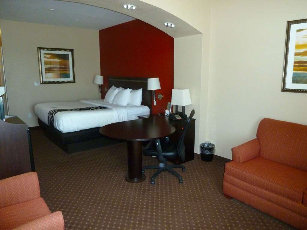 Americas Best Value Inn & Suites Gun Barrel City - photo 17