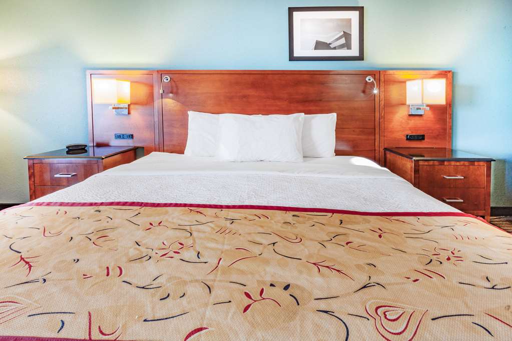 Days Inn & Suites by Wyndham St. Ignace Lakefront - photo 29