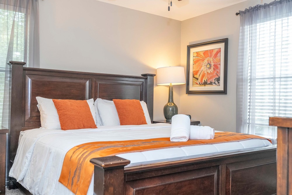 1400 Stunning 8bed with amazing game room - photo 50