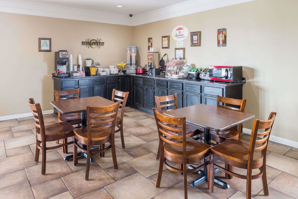 Hotel 7 Inn Paducah - photo 16
