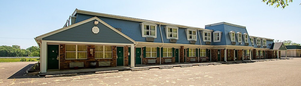 Country Squire Inn & Suites - photo 37