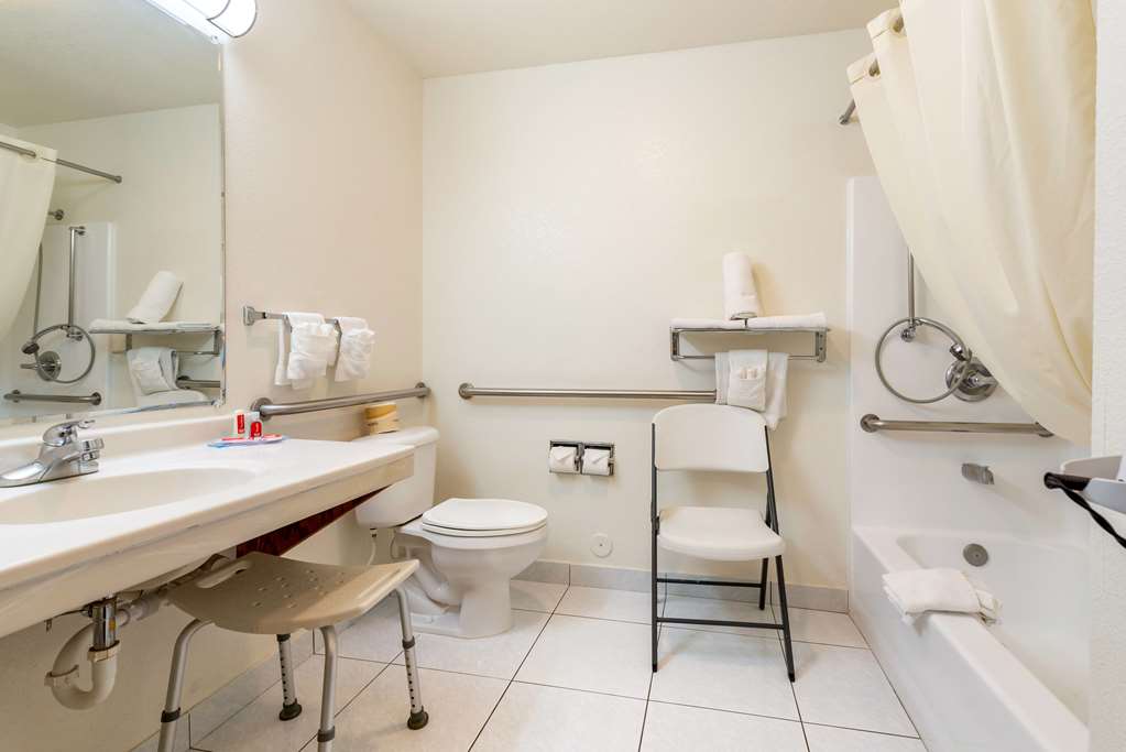 Econo Lodge Pueblo North - photo 15