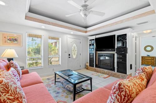 Avenue A Retreat in Bradenton Beach, United States