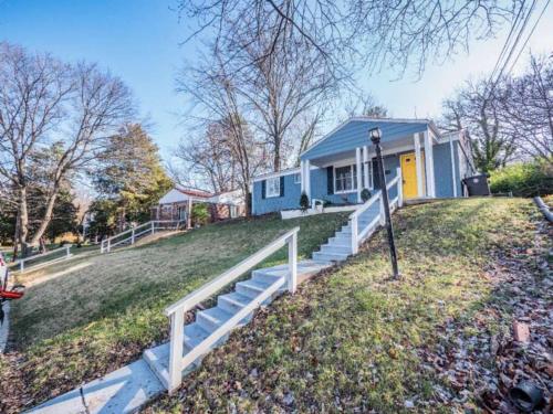 Newly renovated 3 bed 1 bath for visits to DC UMD — 4-Star Luxury Hotel in Hyattsville, United States