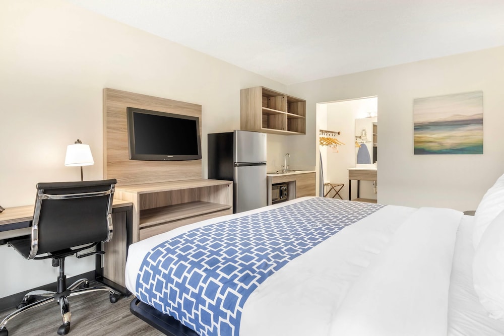 Suburban Studios Tysons Corner - photo 6