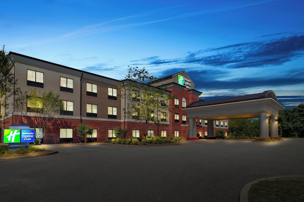 Holiday Inn Express and Suites Fairmont by IHG - photo 67