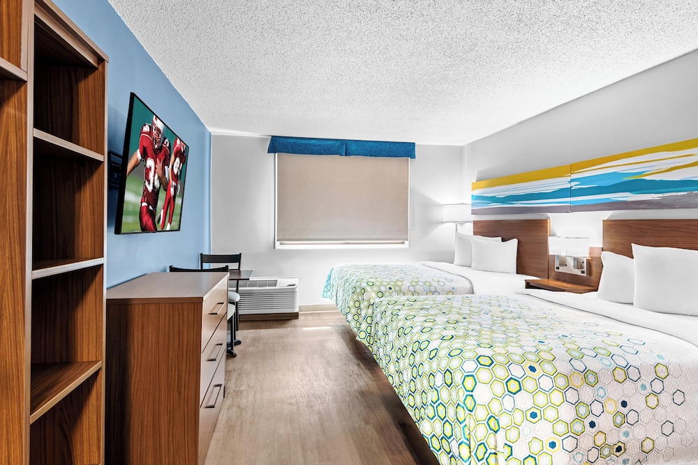 HomeTowne Studios by Red Roof & Conference Center Cortland - photo 11