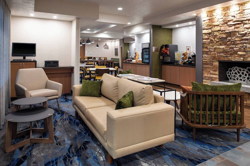 Fairfield Inn & Suites by Marriott Beloit - photo 3
