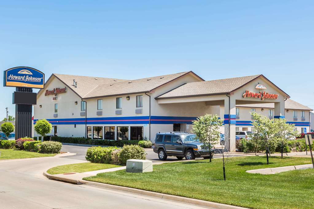 Howard Johnson by Wyndham Wichita Airport - featured photo