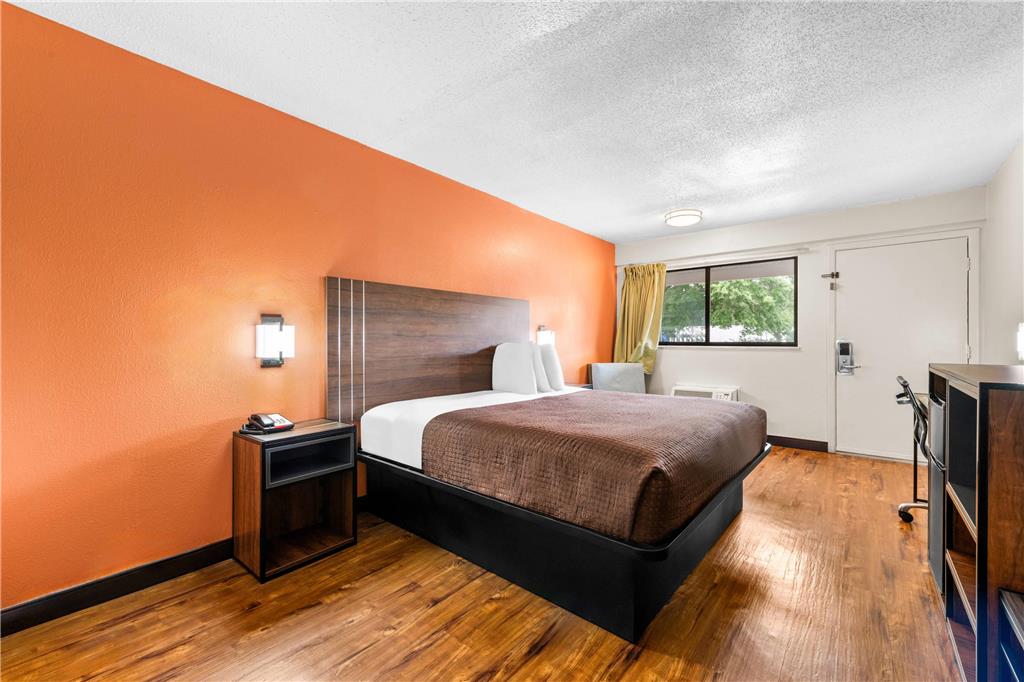 Econo Lodge Charlotte Airport - photo 36