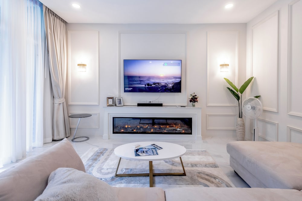 Karon Beach Residence — 4-Star Luxury Hotel in Phuket, Thailand