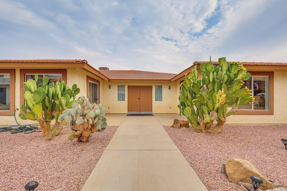 Spacious Parker Home with On Site River Access — 4-Star Luxury Hotel in Parker, United States