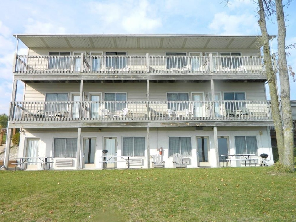 Algoma Beach Motel - photo 96