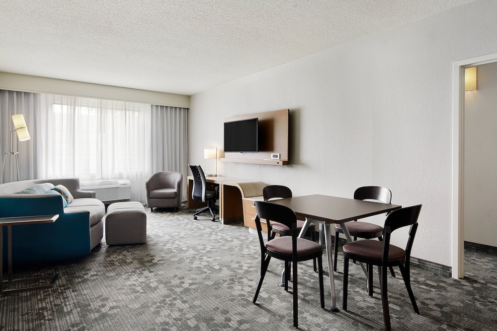 Courtyard by Marriott Milwaukee Downtown - photo 17