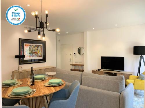 Cascais Downtown Premium Apartment 2 — 4-Star Luxury Hotel in Cascais, Portugal