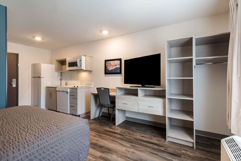 WoodSpring Suites Greensboro High Point North - photo 17