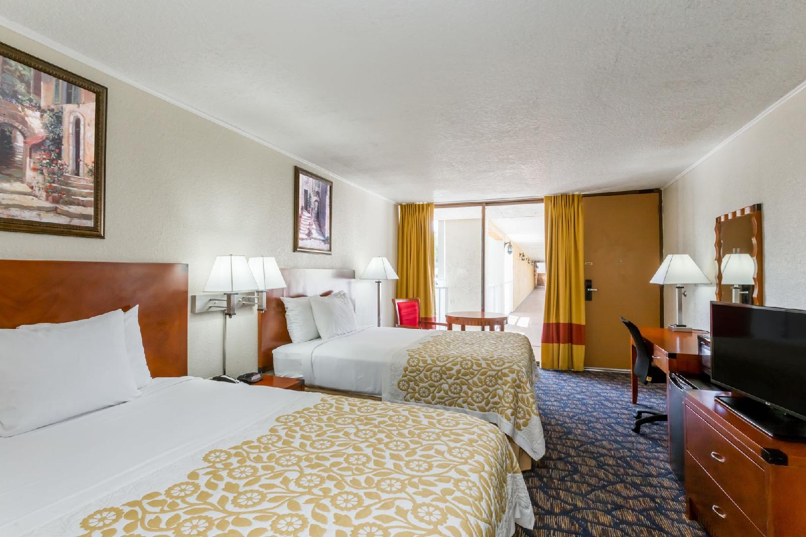 Days Inn and Suites by Wyndham Clermont - photo 13