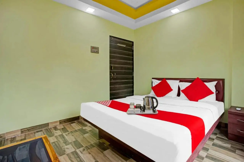 OYO 700169 Om Sai Ram Residency