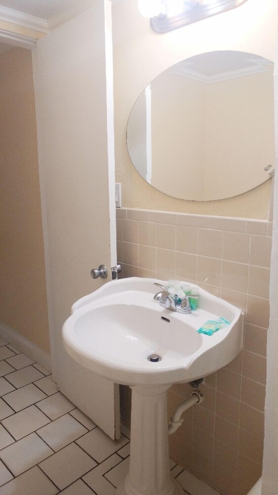 Flamingo Inn Bayside Suites - photo 48