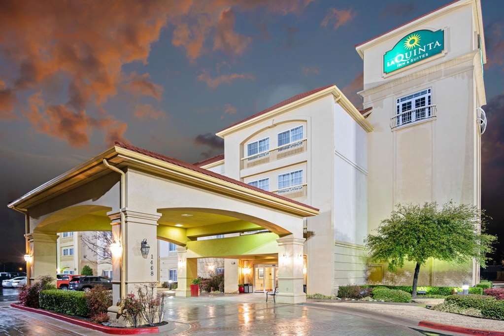 La Quinta Inn & Suites by Wyndham Lawton Fort Sill - photo 3