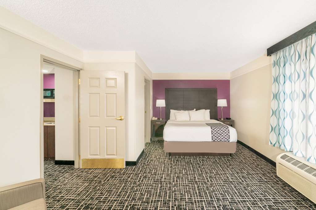 La Quinta Inn & Suites by Wyndham Latham Albany Airport - photo 27
