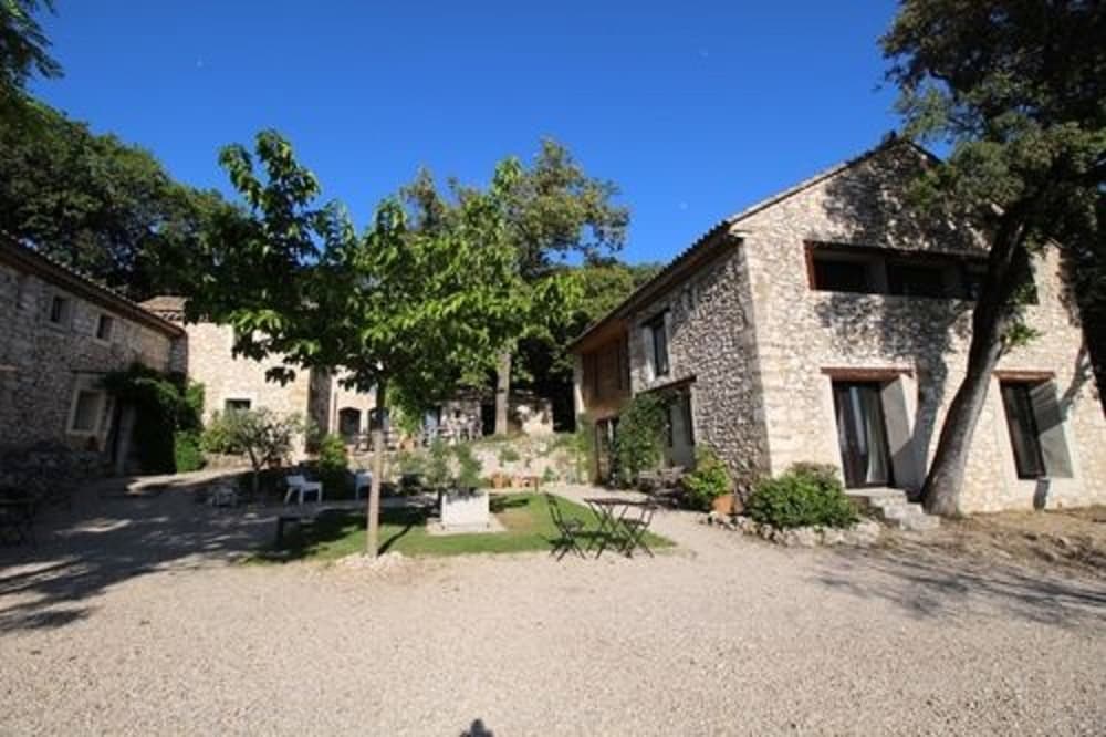 Chambres D'hôtes Les Esplanes — 4-Star Luxury Hotel in La Garde-Adhemar, France
