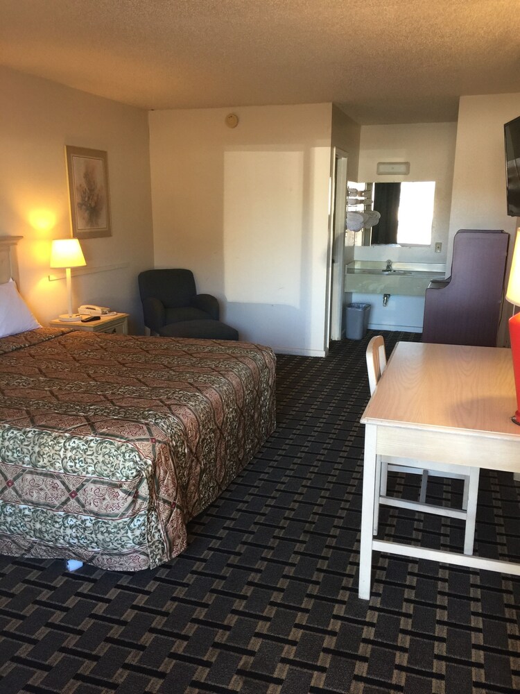 Executive Inn Marianna - photo 11