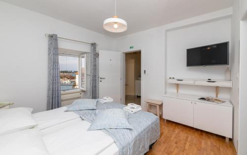 Apinelo in Supetar, Croatia