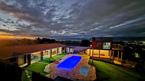 Chácara Conteiner Mirante do Vale Pindamonhangaba in Pindamonhangaba, Brasil