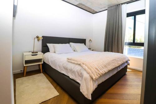 Modern apartment in Century City