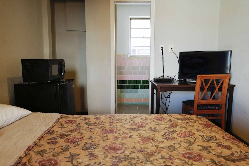 Richmond Motel - photo 11