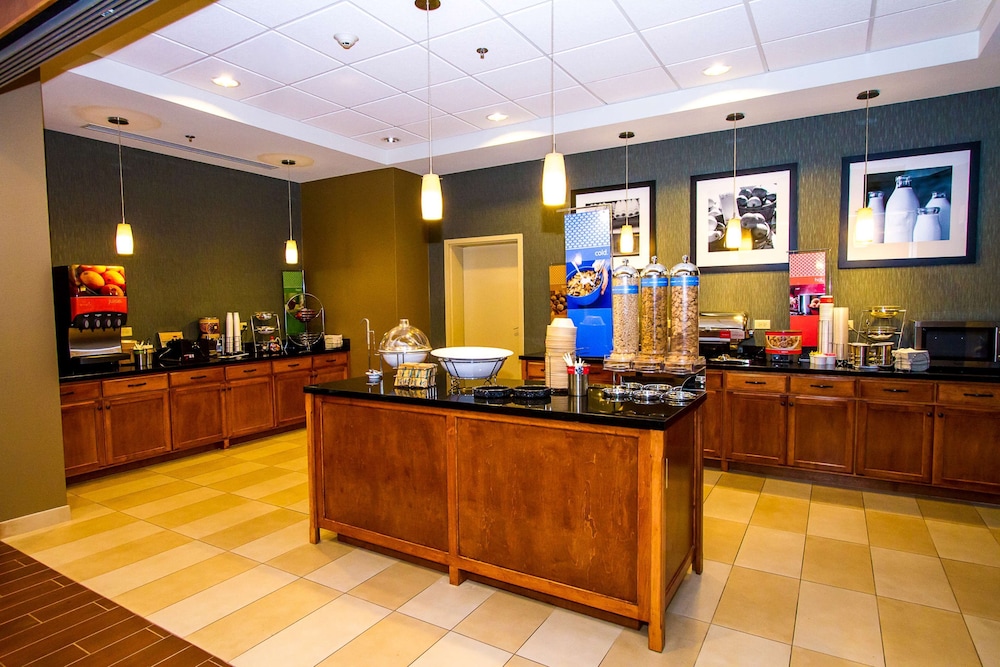 Hampton Inn Fayetteville - photo 45