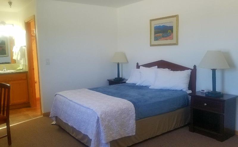 Howard's Motel - photo 6