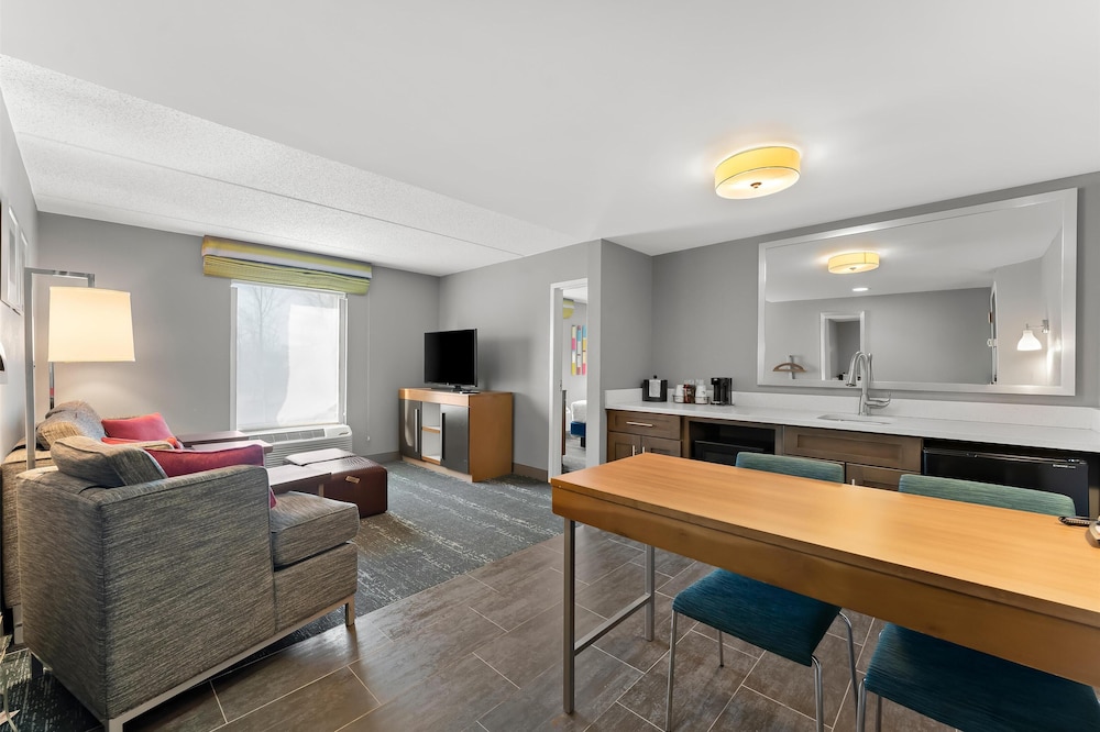 Hampton Inn & Suites Newtown - photo 85