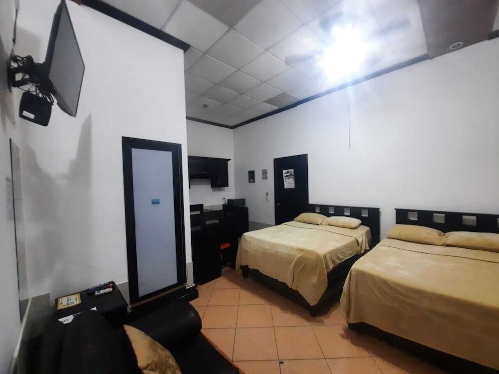 Hotel Garcias Suites — Linares — photo 2