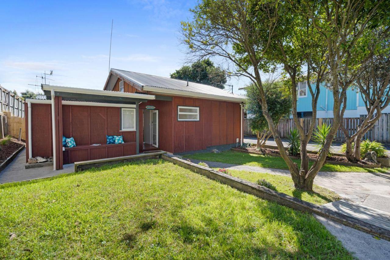 Seaside Chalet Papamoa — 4-Star Luxury Hotel in Tauranga, New Zealand