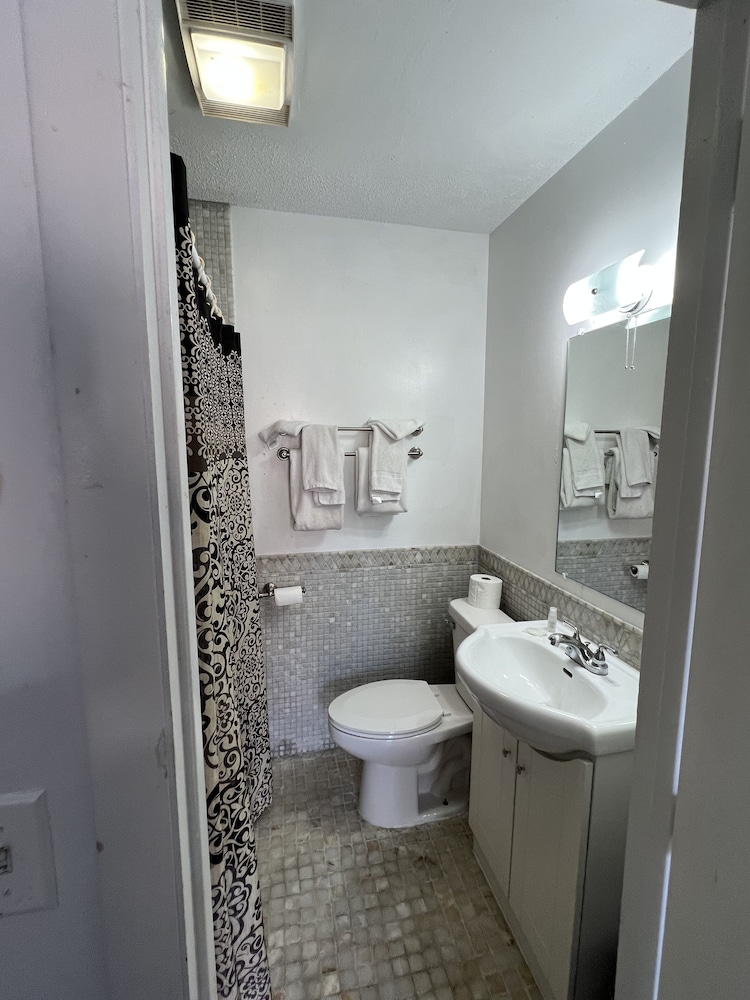 Liberty Motel - photo 23