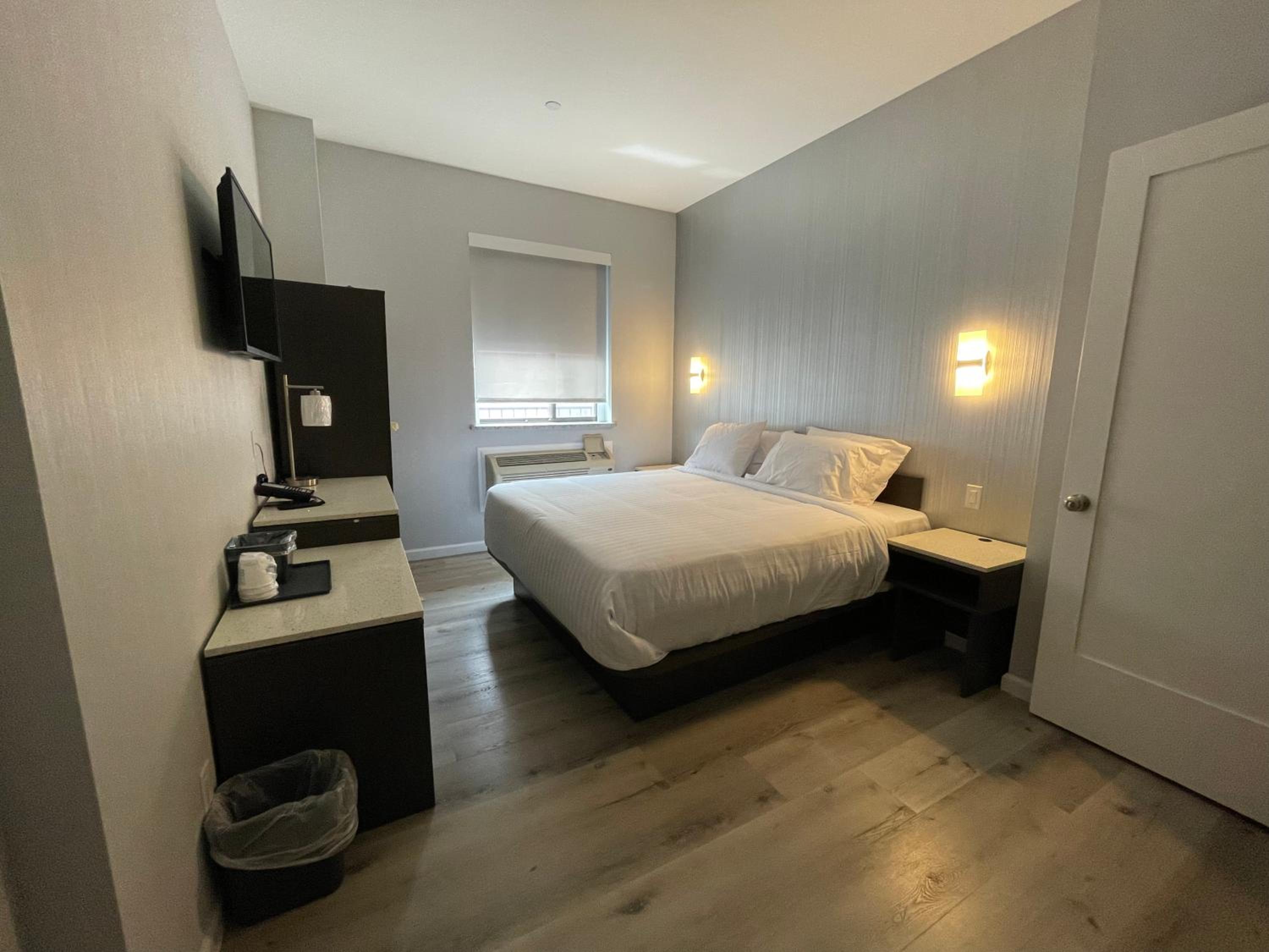 King Hotel Brooklyn Sunset Park - photo 16