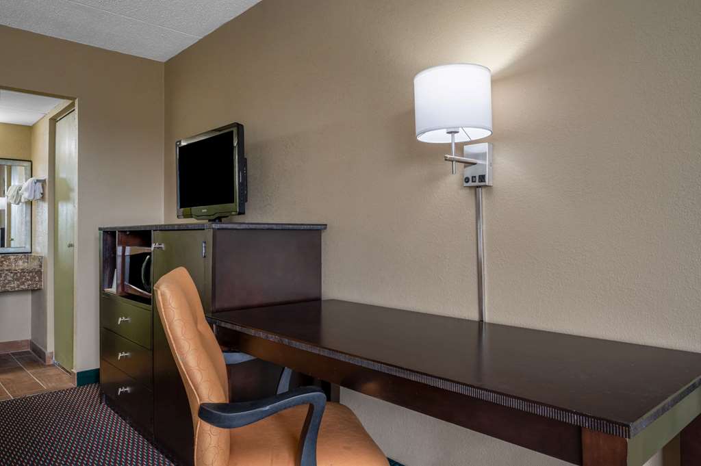 Super 8 by Wyndham Perrysburg Toledo - photo 17