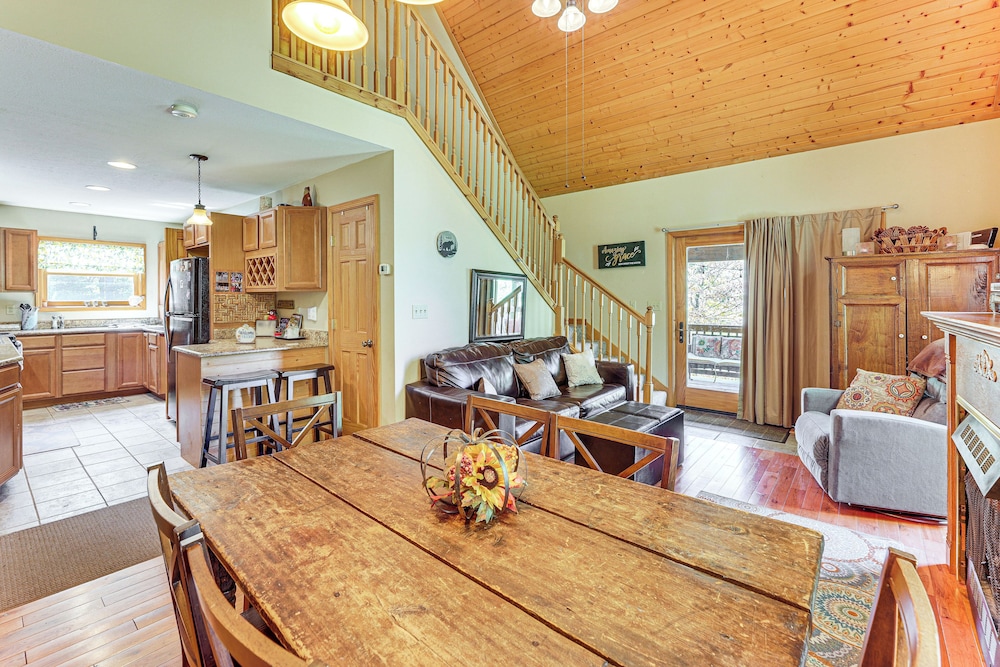 3 Mi to Snowshoe Resort Cabin with Hot Tub - photo 9
