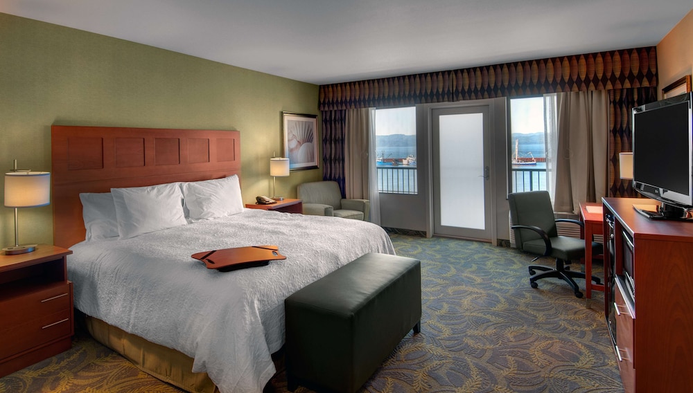 Hampton Inn and Suites Astoria - photo 34